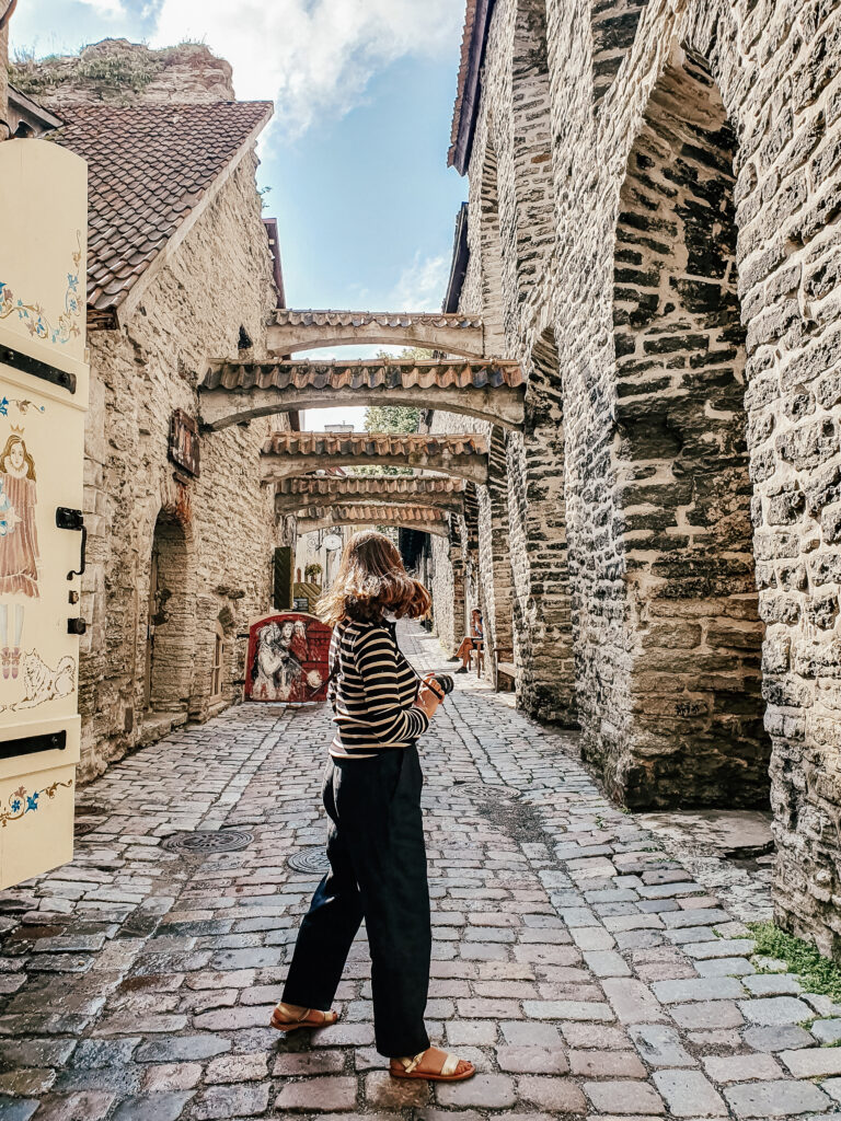 girls traveling solo best places