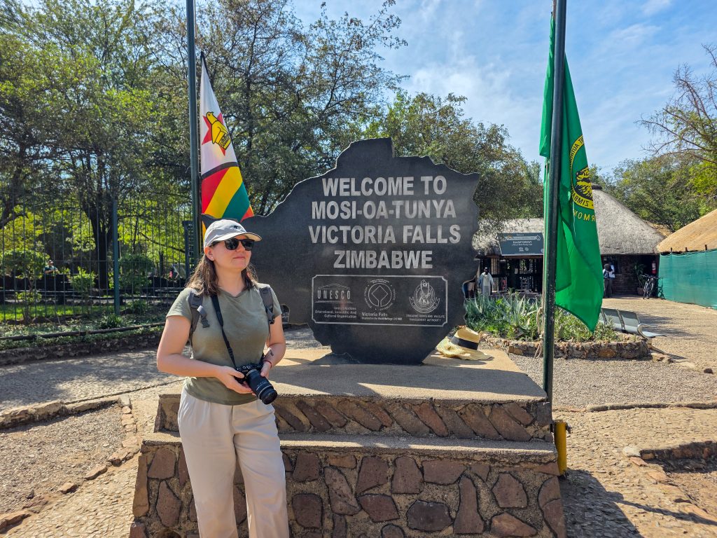 victoria falls which side is better
