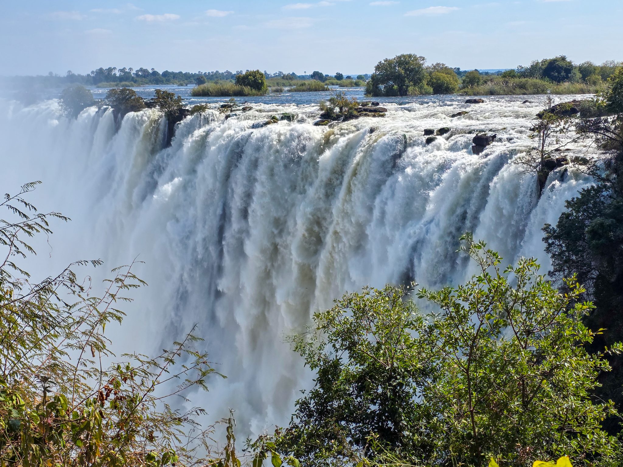 which side of Victoria Falls is better